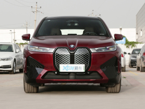 2022款xDrive40 正前