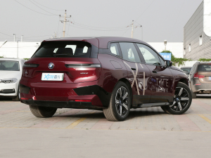 2022款xDrive40 右后45度