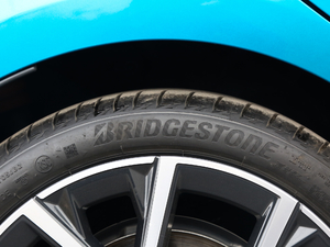 2021225i TI܇ M\ҹb Pro ^