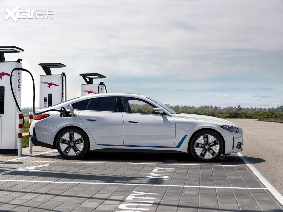 2022��Ri4 eDrive40