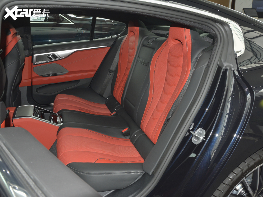 2021��R8ϵ���T 840i ���T�I܇�� M�\�����b