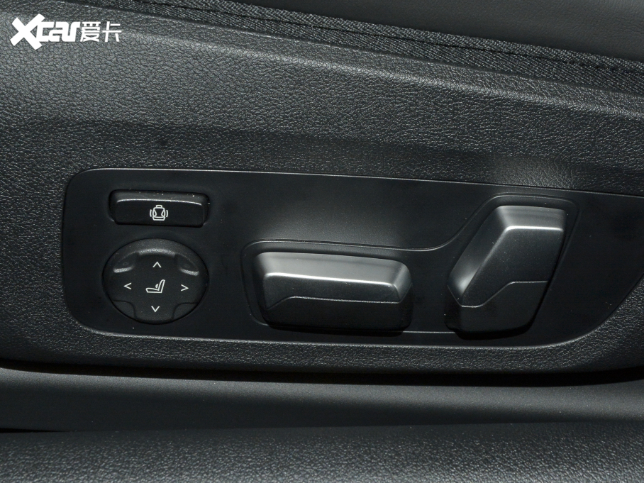 2021��R8ϵ���T 840i ���T�I܇�� M�\�����b