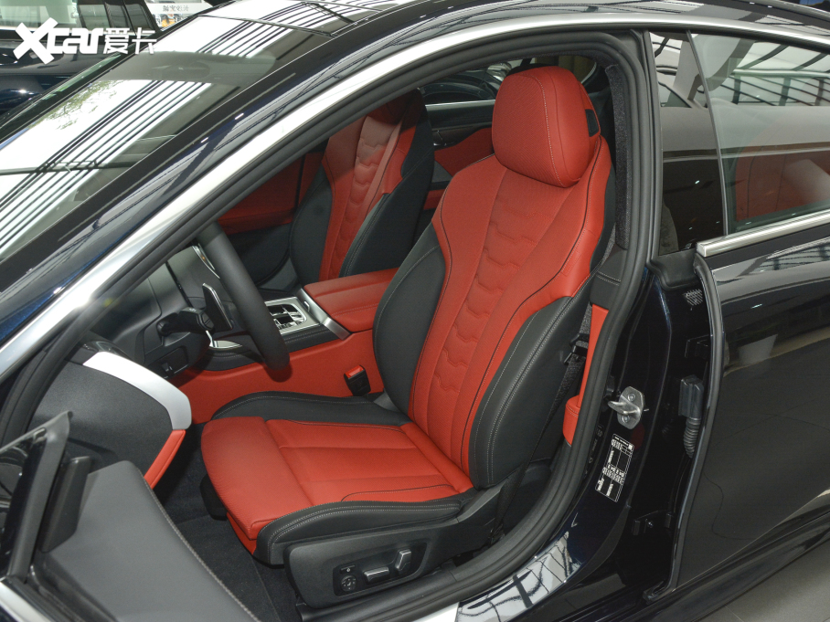 2021��R8ϵ���T 840i ���T�I܇�� M�\�����b