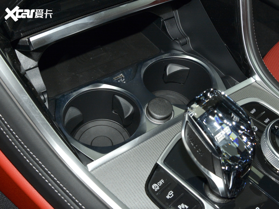 2021��R8ϵ���T 840i ���T�I܇�� M�\�����b