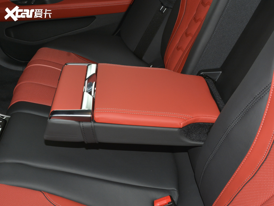 2021��R8ϵ���T 840i ���T�I܇�� M�\�����b