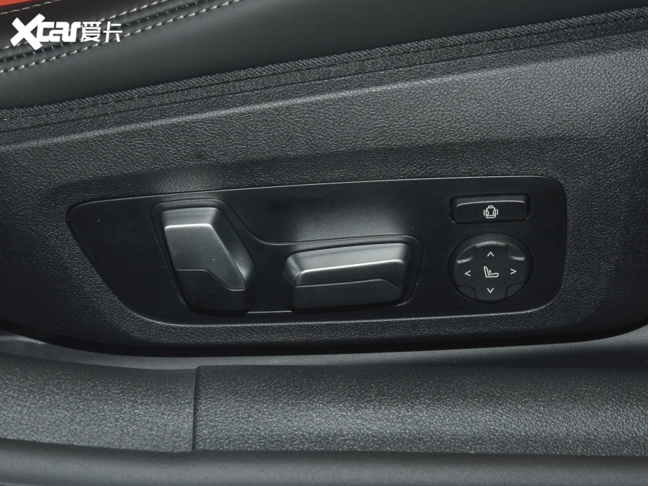 2021��R8ϵ���T 840i ���T�I܇�� M�\�����b