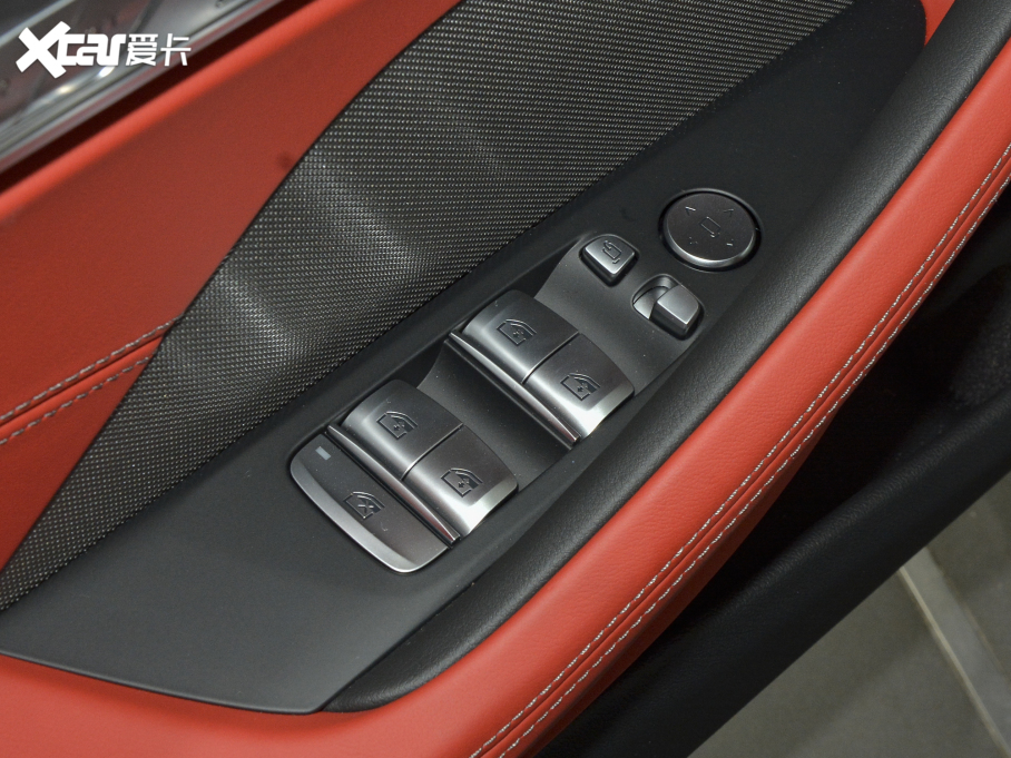 2021��R8ϵ���T 840i ���T�I܇�� M�\�����b