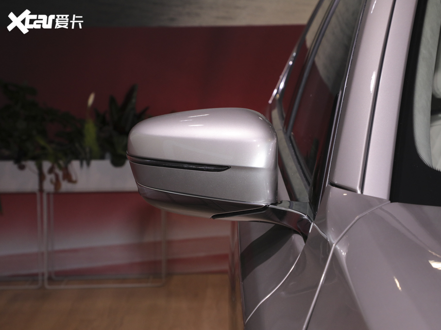 2021R7ϵ M760Li xDrive V12 ҫӰ؄e