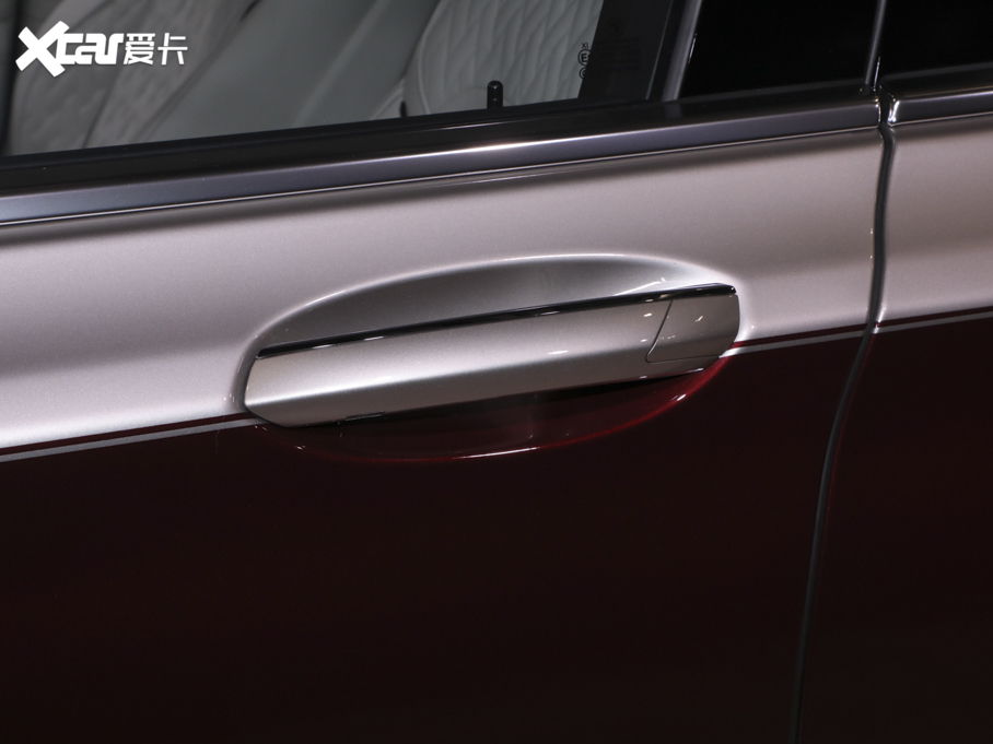 2021R7ϵ M760Li xDrive V12 ҫӰ؄e