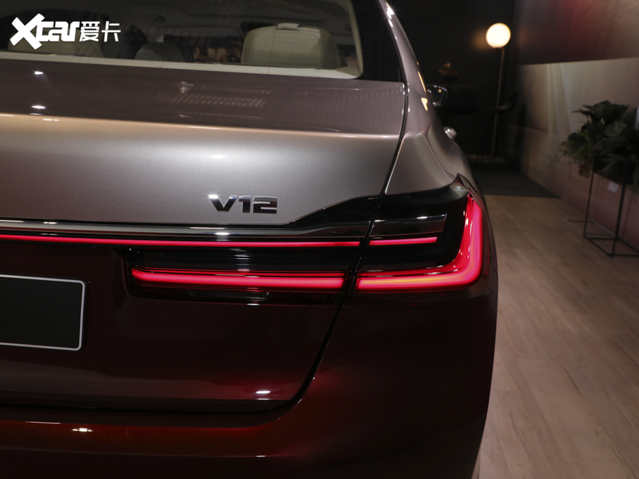 2021R7ϵ M760Li xDrive V12 ҫӰ؄e