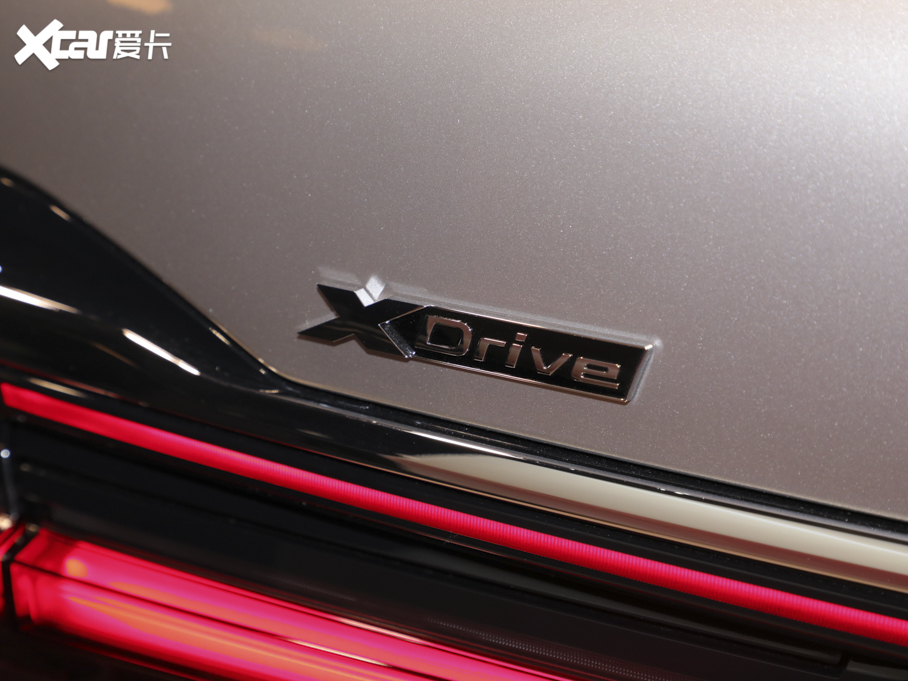 2021R7ϵ M760Li xDrive V12 ҫӰ؄e