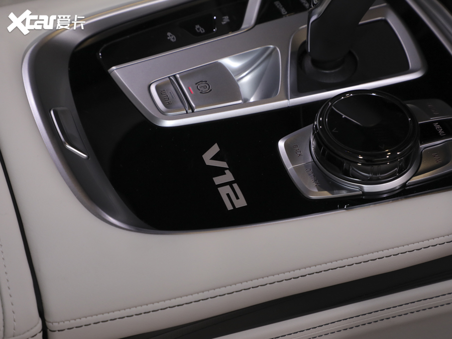 2021R7ϵ M760Li xDrive V12 ҫӰ؄e