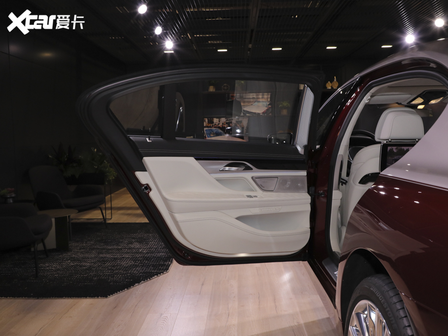 2021R7ϵ M760Li xDrive V12 ҫӰ؄e