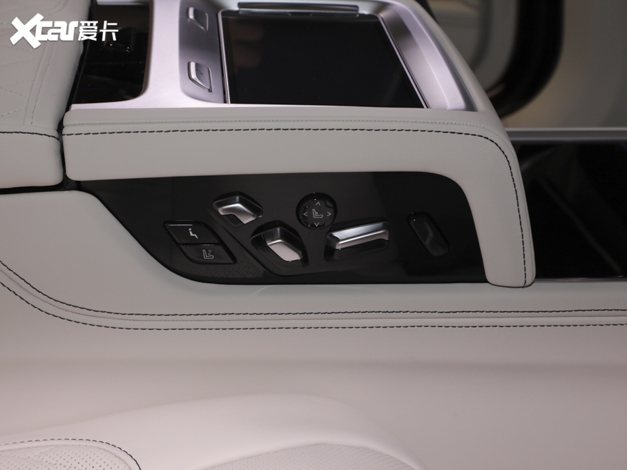 2021R7ϵ M760Li xDrive V12 ҫӰ؄e