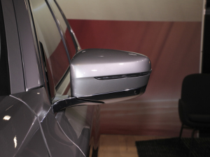 2021M760Li xDrive V12 ҫӰ؄e ^