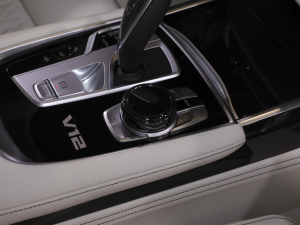 2021M760Li xDrive V12 ҫӰ؄e g