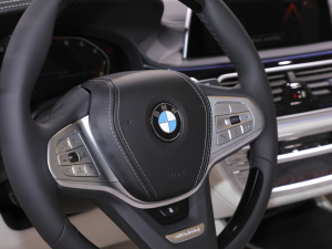 2021M760Li xDrive V12 ҫӰ؄e п؅^