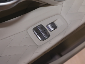 2021M760Li xDrive V12 ҫӰ؄e п؅^