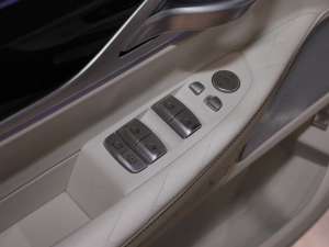 2021M760Li xDrive V12 ҫӰ؄e п؅^