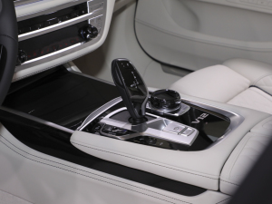 2021M760Li xDrive V12 ҫӰ؄e п؅^