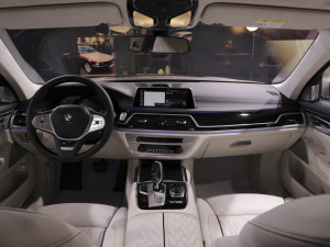 2021M760Li xDrive V12 ҫӰ؄e п؅^