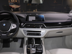 2021M760Li xDrive V12 ҫӰ؄e п؅^