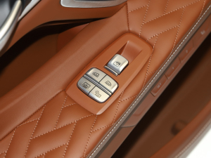 2021款740Li xDrive 行政型 M运动套装 后排车窗控制区