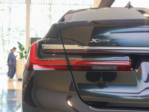 2021740Li xDrive  Ab ^