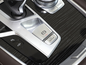 2021款730Li M运动套装 驻车制动器