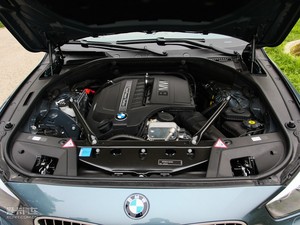 2010款535i 领先版 发动机