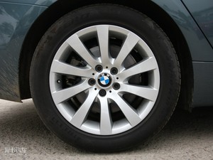 2010款535i 领先版 轮圈