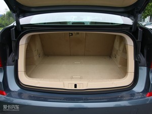 2010款535i 领先版 行李厢空间