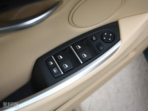 2010款535i 领先版 主驾车窗控制区	
