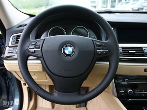 2010款535i 领先版 方向盘