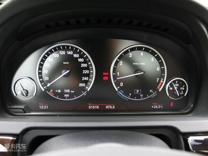 2010款535i 领先版 仪表