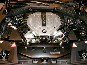 2010款550i 豪华版 发动机