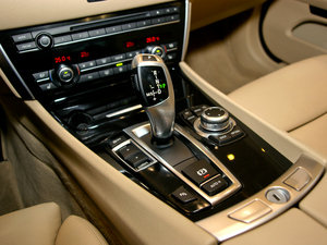 2010款550i 豪华版 换挡杆