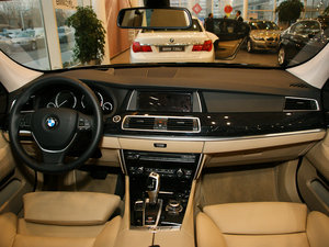 2010款550i 豪华版 内饰全景