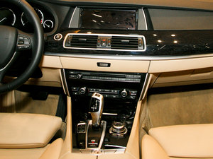 2010款550i 豪华版 中控台