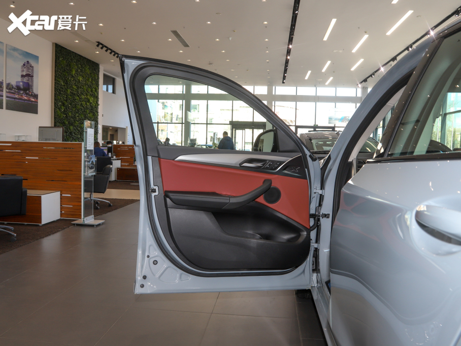 2022��RX4 xDrive 30i M�\�����b