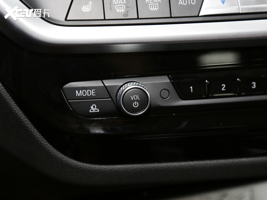 2022��RX4 xDrive 30i M�\�����b