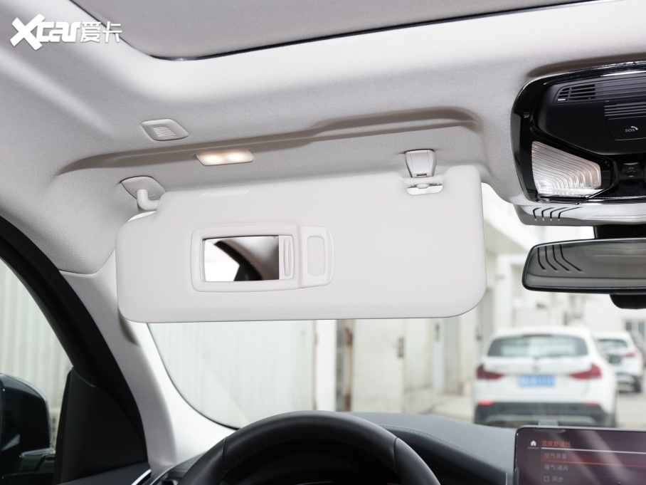 2022��RX4 xDrive 30i M�\�����b