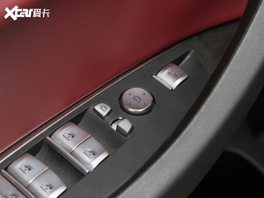 2022��RX4 xDrive 30i M�\�����b