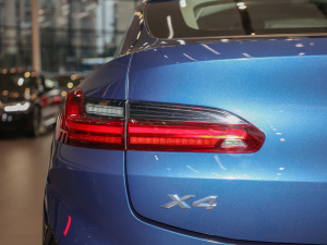 2022xDrive 25i M\b ^