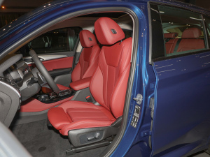 2022xDrive 25i M\b {