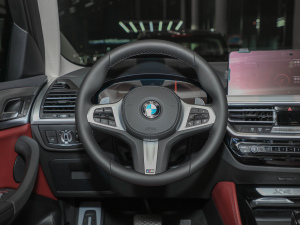 2022xDrive 25i M\b P