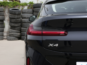 2022xDrive 30i M\b ^