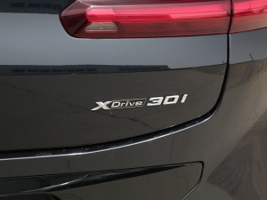 2022xDrive 30i M\b ^