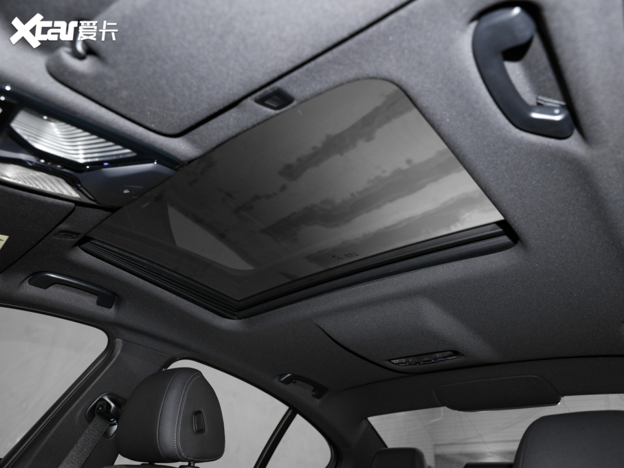 2022R5ϵ(M) 530i M\b