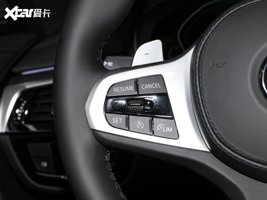 2022R5ϵ(M) 530i M\b